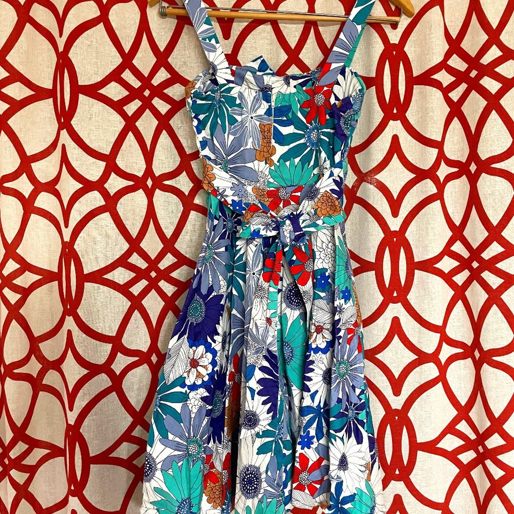 Vintage Fit and Flare Floral Cotton Dress with FULL Swing Skirt and Pockets!